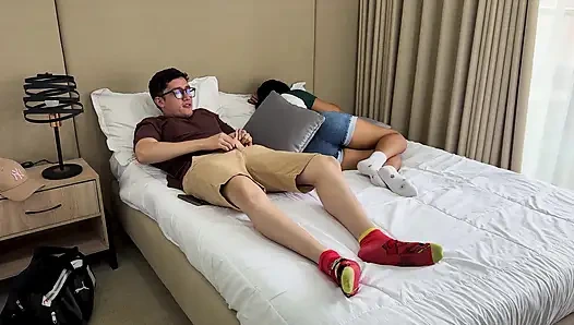 No more rooms in the hotel? I have to share a bed with my stepsister's