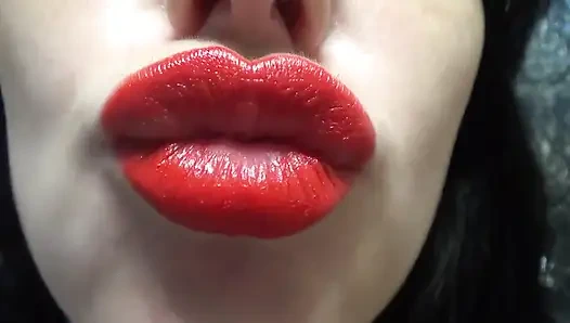 Öp beni bebeğim! Kırmızı ruj ve büyük seksi dudak fetişi