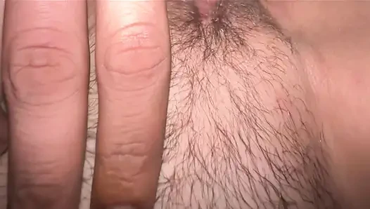 Стриптиз-шоу сексуальной мясистой жены и растяжка киски