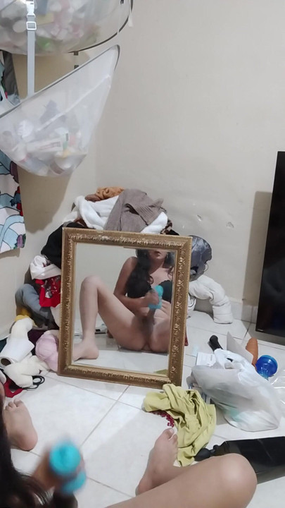 Me monto sobre un dildo y me vengo | Clip 1