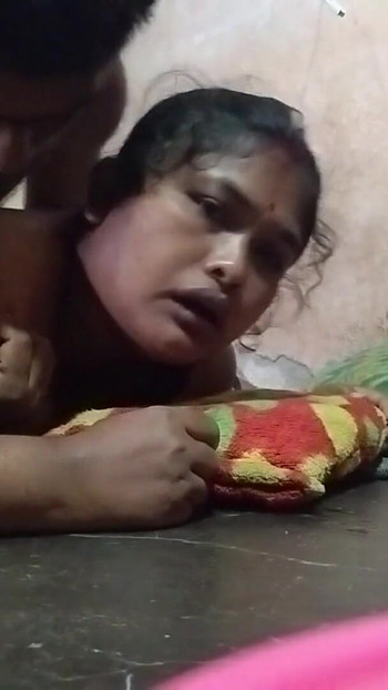 Spektakularan trenutak iz filma "Muž i žena, potpuni deshi seksi video na hindskom"