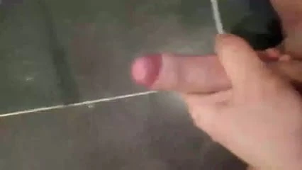 Moi en train de jouir sous la douche