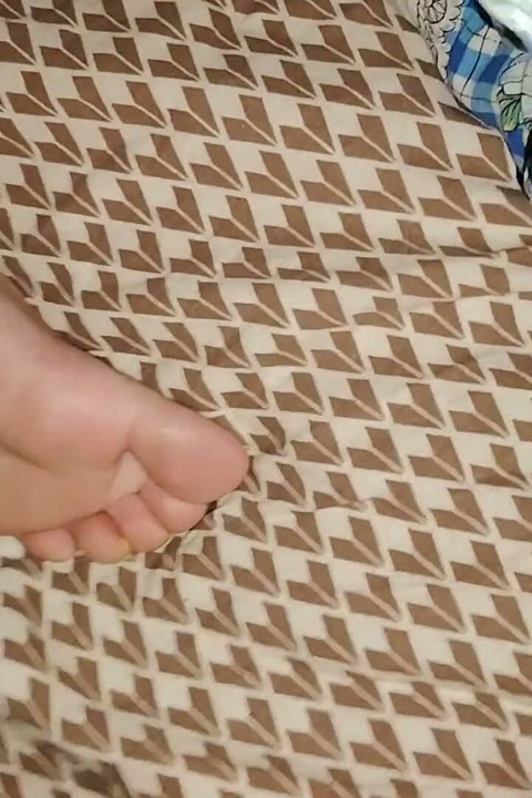 My Stepsister Let Me Touch Her Feet.