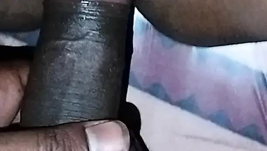 Anjali yengenin kalınlığı 15 inçtir. Hintli kadın