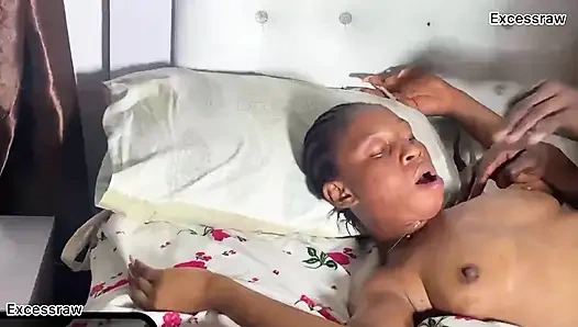 Romantik, Feuer und Spitze warten auf mich in dem Moment, in dem ich mich betreten habe