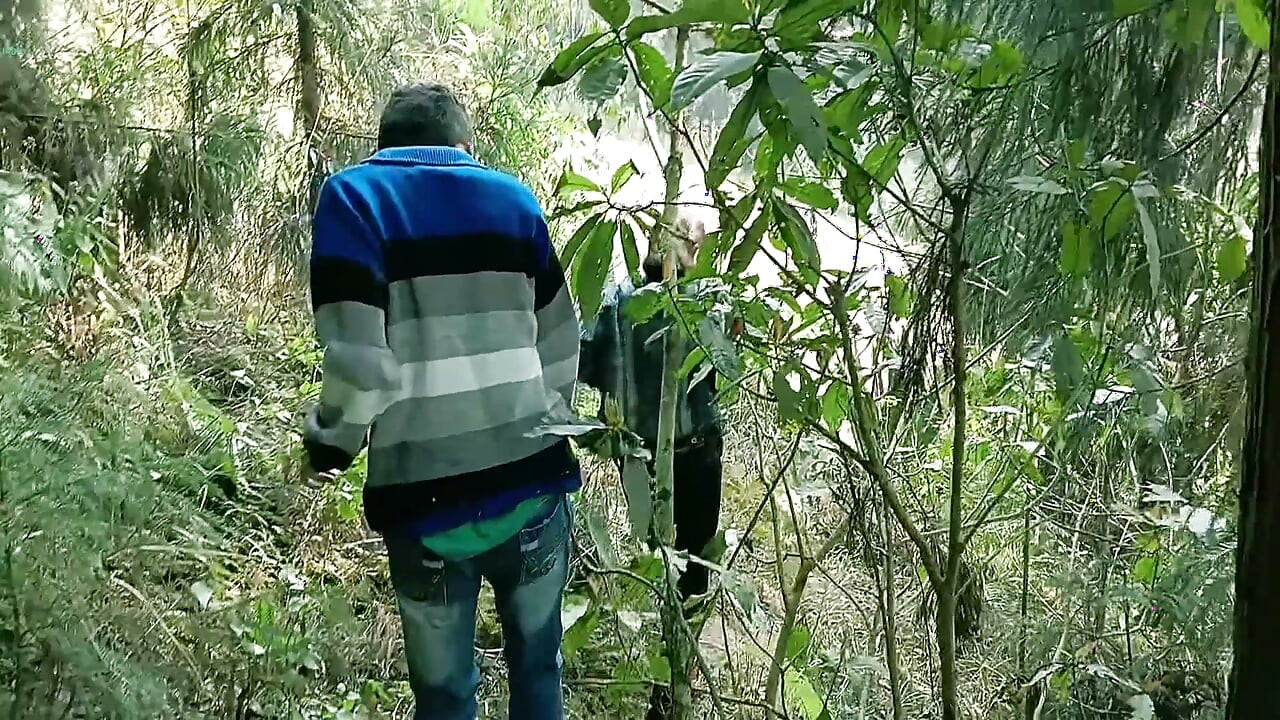18 Year Old Indian College Boy Hot Sex with Mature Desi Bhabhi Punam