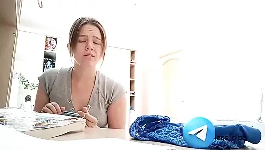 Репетиторша заставляет нюхать трусы!