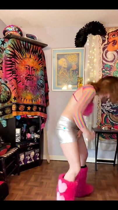 โชว์ควันเต้นกับ Suzy Wylde