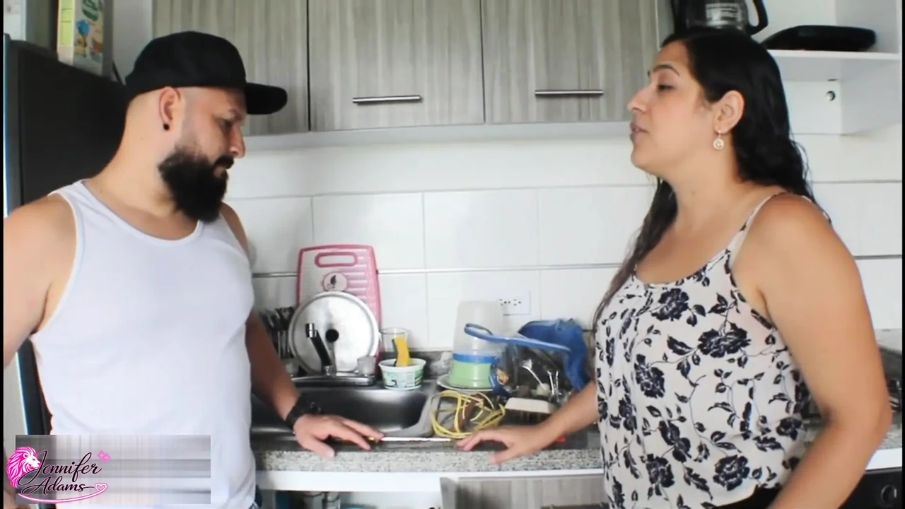 我的男朋友不忠，所以我利用水管工的服务操他，并对他做同样的事情 - Porno En EspañOl