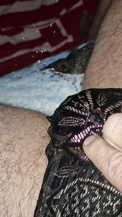 Η Σίσσυ χύνει