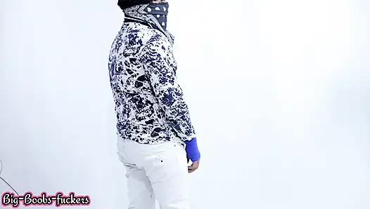 Adik ipar yang lagi sange mergokin tetangganya lagi asik masturbasi dan dirinya sendiri dientot sama tetangganya sendiri