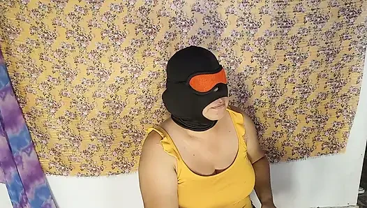 Sert gırtlağına kadar alıyor olgun büyük memeler
