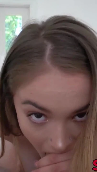 Spannend moment uit "Stiefzus Shae Blaze berijdt en zuigt pik stiefbroer in pov"