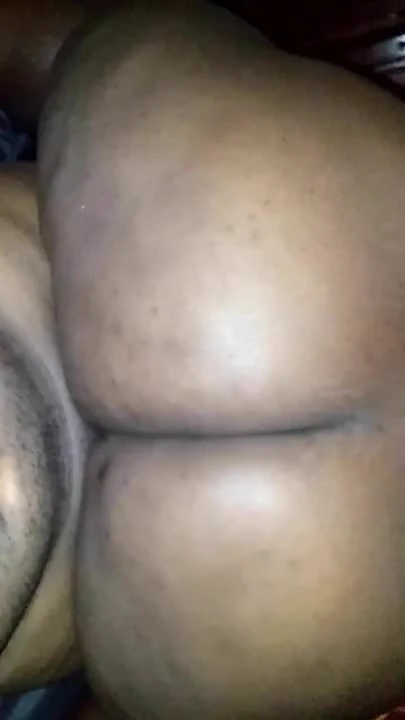 मेरी सबसे अच्छी दोस्त सौतेली माँ मुझे पीछे की ओर सवारी करती है