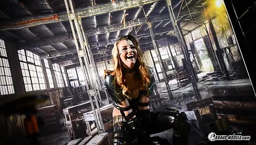 Elena Vega - sahne arkası kostümlü sanal gerçeklik videosu