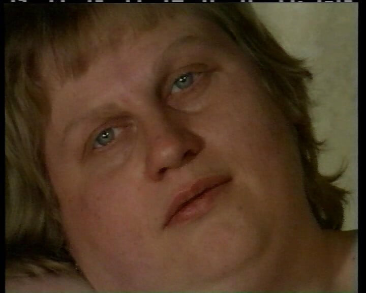 BBW Tysk amatörslyna leker med stor sexleksak