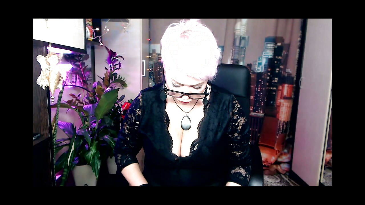 ATTENTION! The gorgeous mature married slut Aimee Hot MILF is dancing and masturbating for you .!. ))