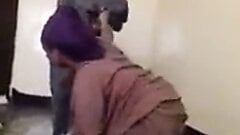 Сомалийские лесбиянки трогают сиськи друг друга