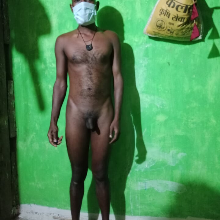 Ek Desi ladka hasthmathun karta hua apna kala lund ko hilakar maza leta huva
