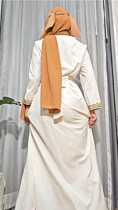 Muslim Hijabi Twerking in Abaya & Heels DuoLure
