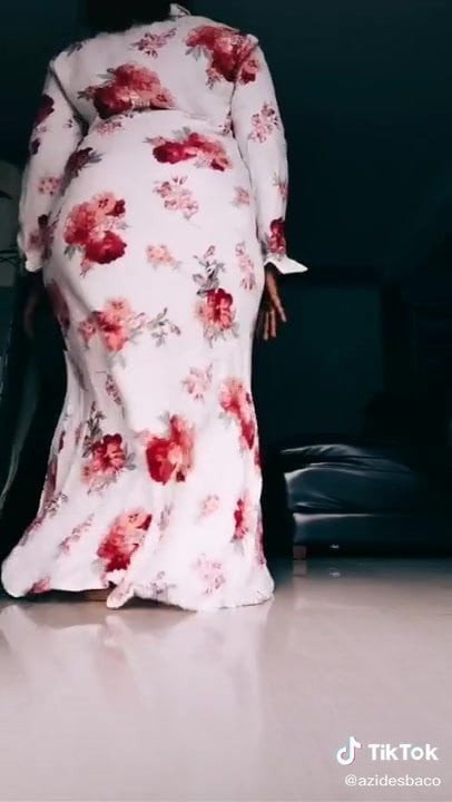 Une bonne milf en robe