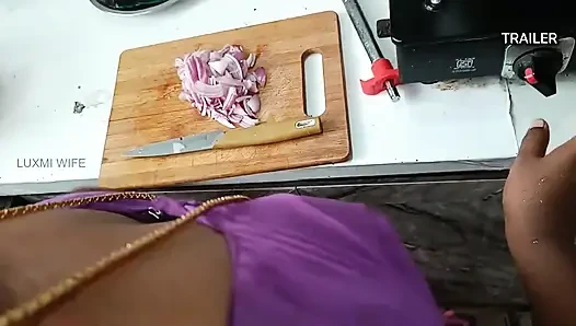 Arkadaşının karısını mutfakta sikiyor