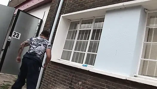 Fileli mükemmel azgın orta yaşlı seksi kadın yarağa biniyor ve göğüslerine boşalıyor