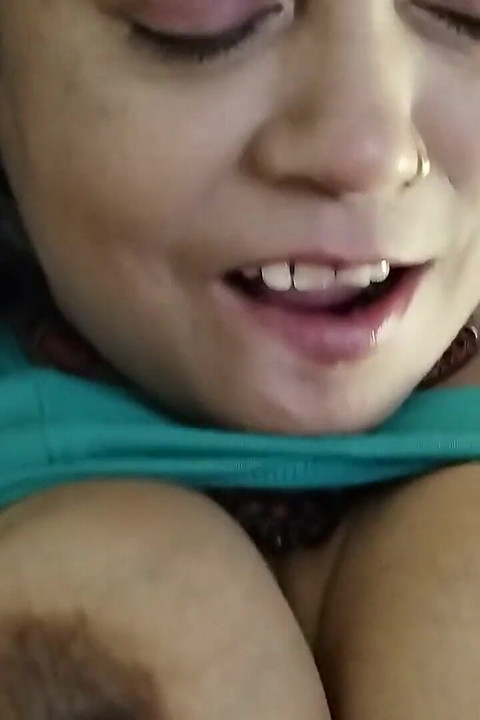 Seksi bayan ön sevişme üvey amcasını sikiyor ateşli meme ucu minik amcık ateşli göğüsler