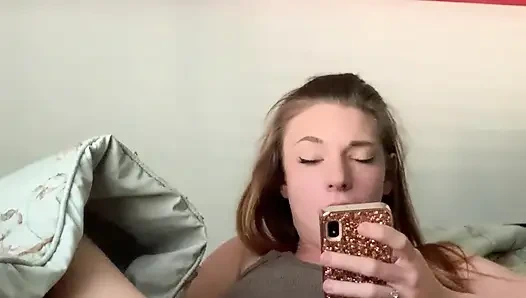 Muncrat seperti gadis baik