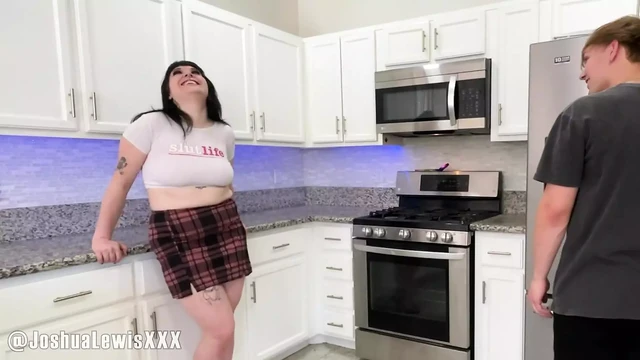 Друг трахает мою сводную сестру, я заставляю ее платить FT: Lita Lechorous