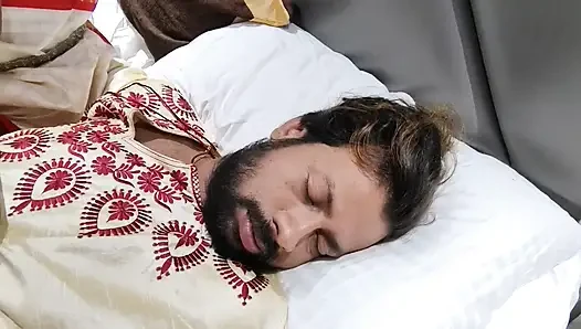 Akele me dekh kar Bhabhi ji jabbar ko dasti room me pel diya