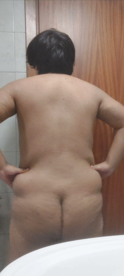 chubby 18 yo boy showing his ass
