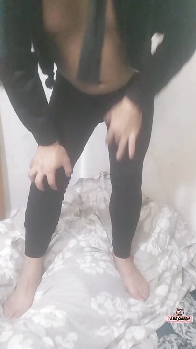 Arabisk shemale-mistress Salma, ladyboy leker med brösten hårt
