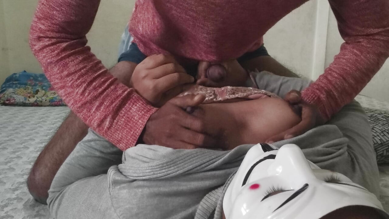 Bhabhi und ihr ehemann machen es foreply.