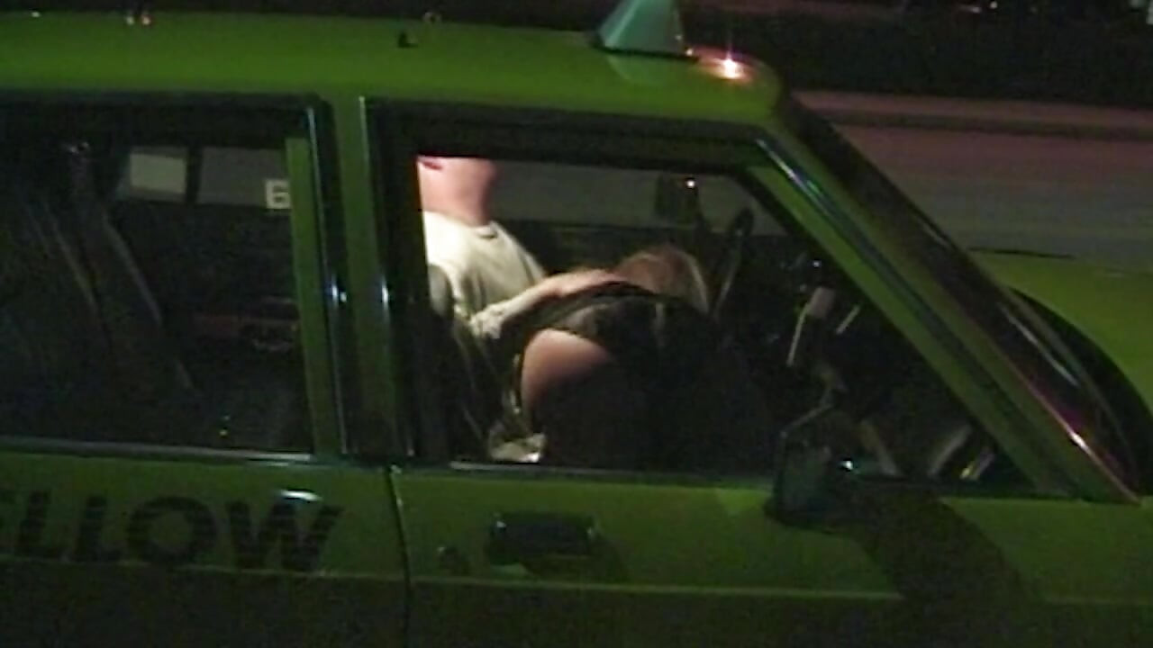 Wilde Taxifahrt mit geiler Blondine