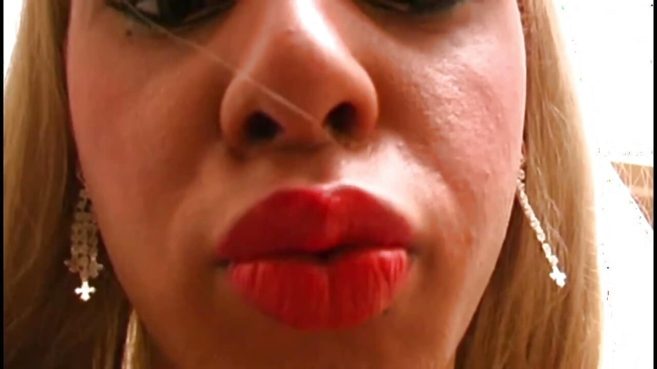An Orgy in a Club to Fuck This Trans and Her Slutty Friend