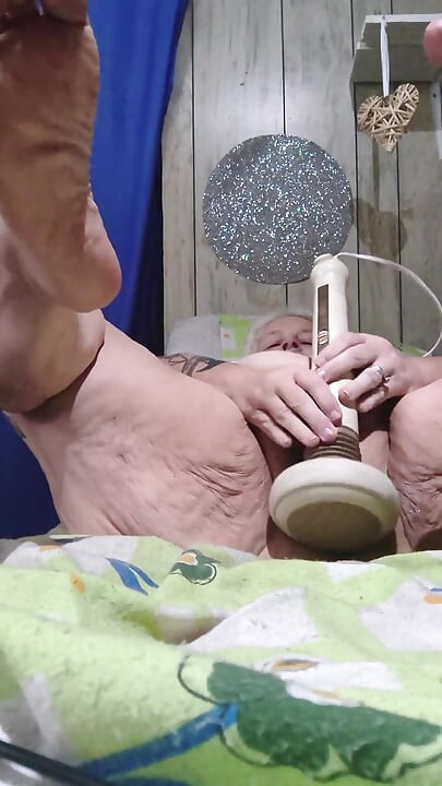 Trong khi chồng đi mẹ kế n con trai riêng chơi một trò chơi điện tử họ nói