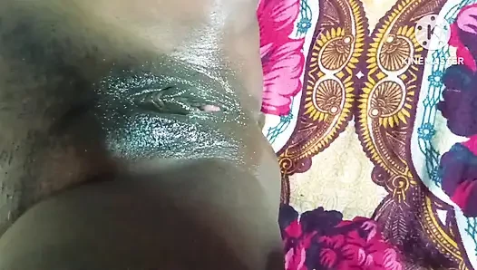 Дези бхабхи дрочит