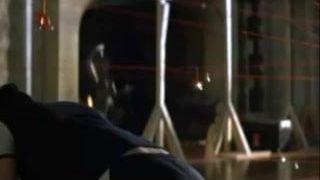 Catherine Zeta Jones окунается в задницу