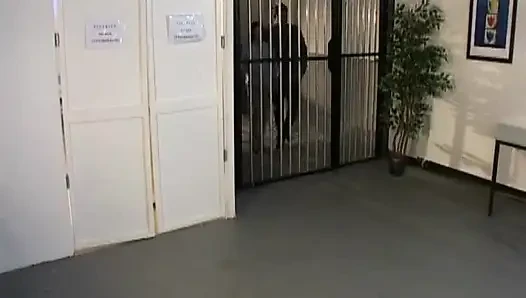 Ateşli Lezbiyenler Ve Tıp Odasında Sert Sikişiyor