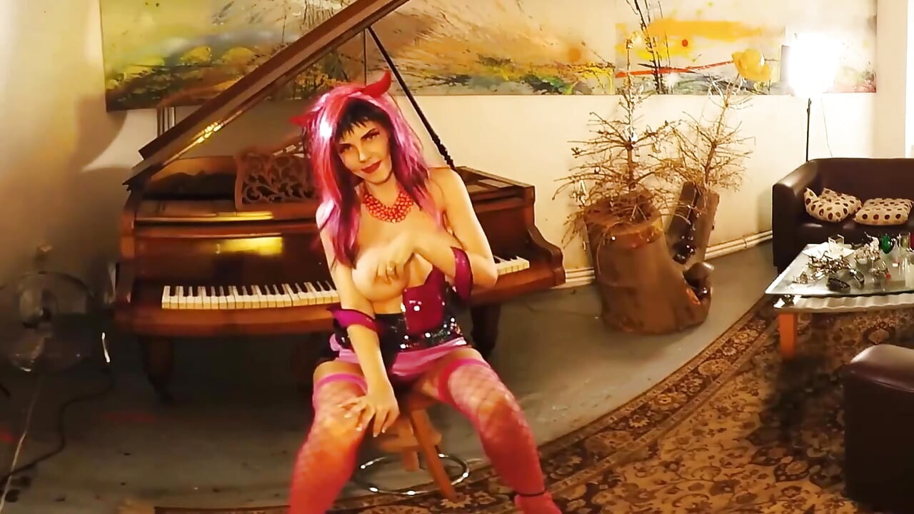 My college girlfriend big tits Flo visits my art studio went totally wrong