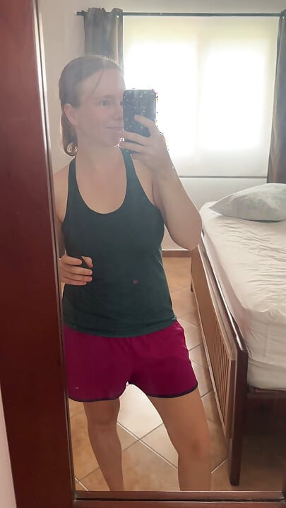 Micuța chestie neagră îmi face vaginul să curgă