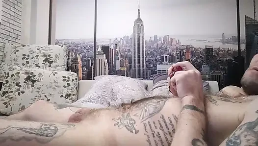 Seksi iç çamaşırlı kayınvalide yarağımı emiyor ve ağzına boşalıyor