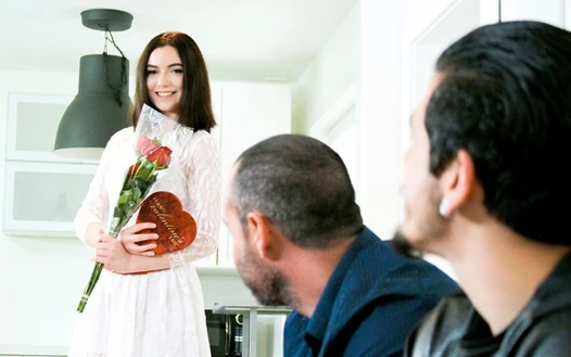 Kejutan hari valentine untuk saudara tiri