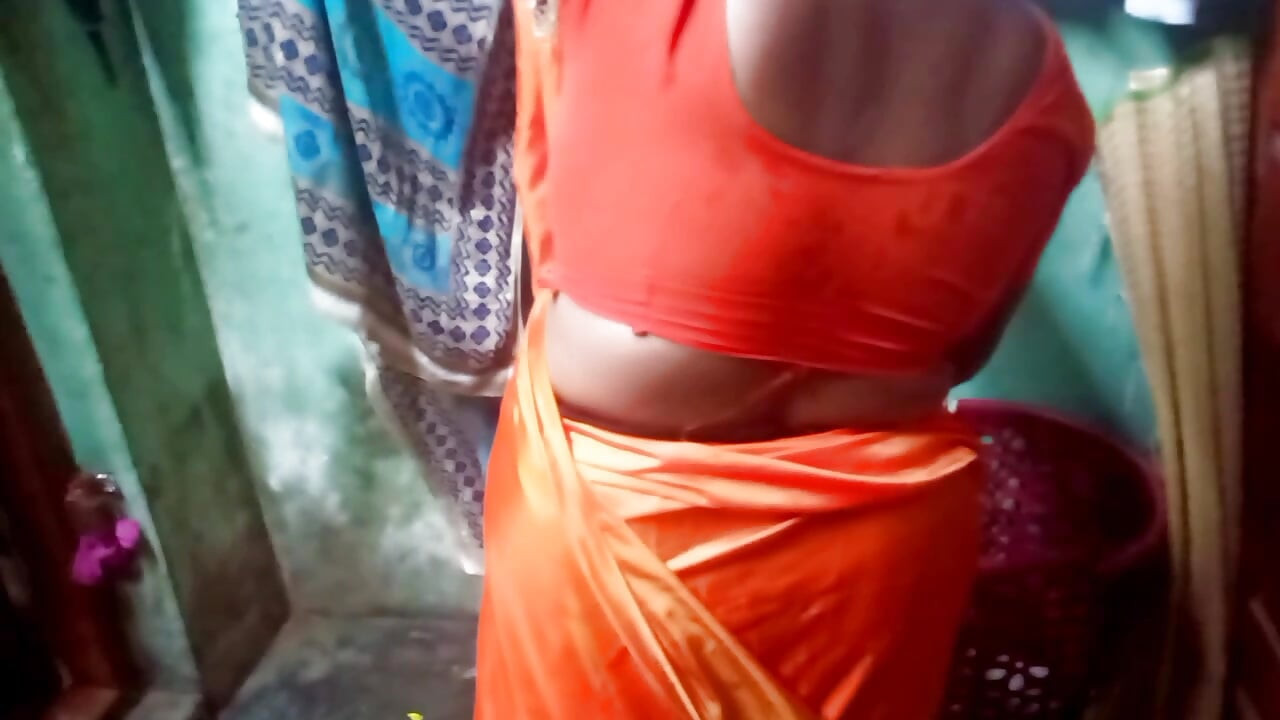 Indian mallu aunty saree changing enjoying with young man