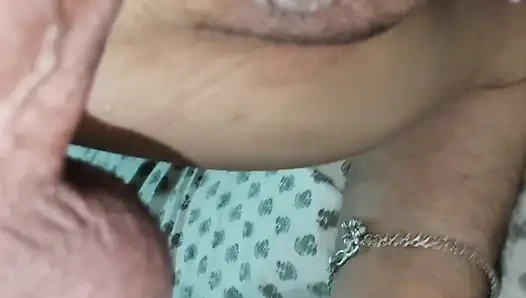 Ngentot gaya doggy saudara tiriku - anal dan memek misionaris
