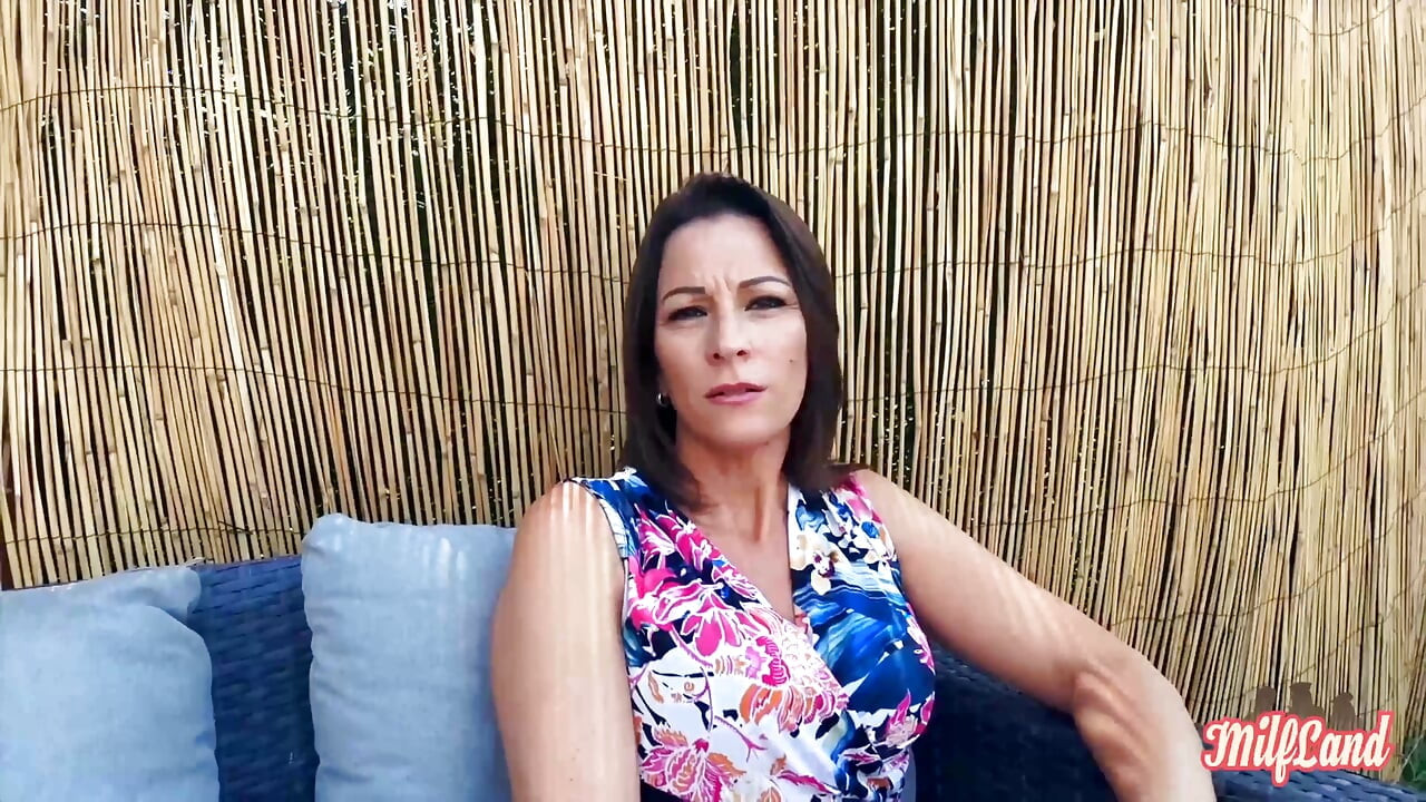 Kyara, een erg kinky milf, houdt ervan om nieuwe jongens te neuken, deel 1