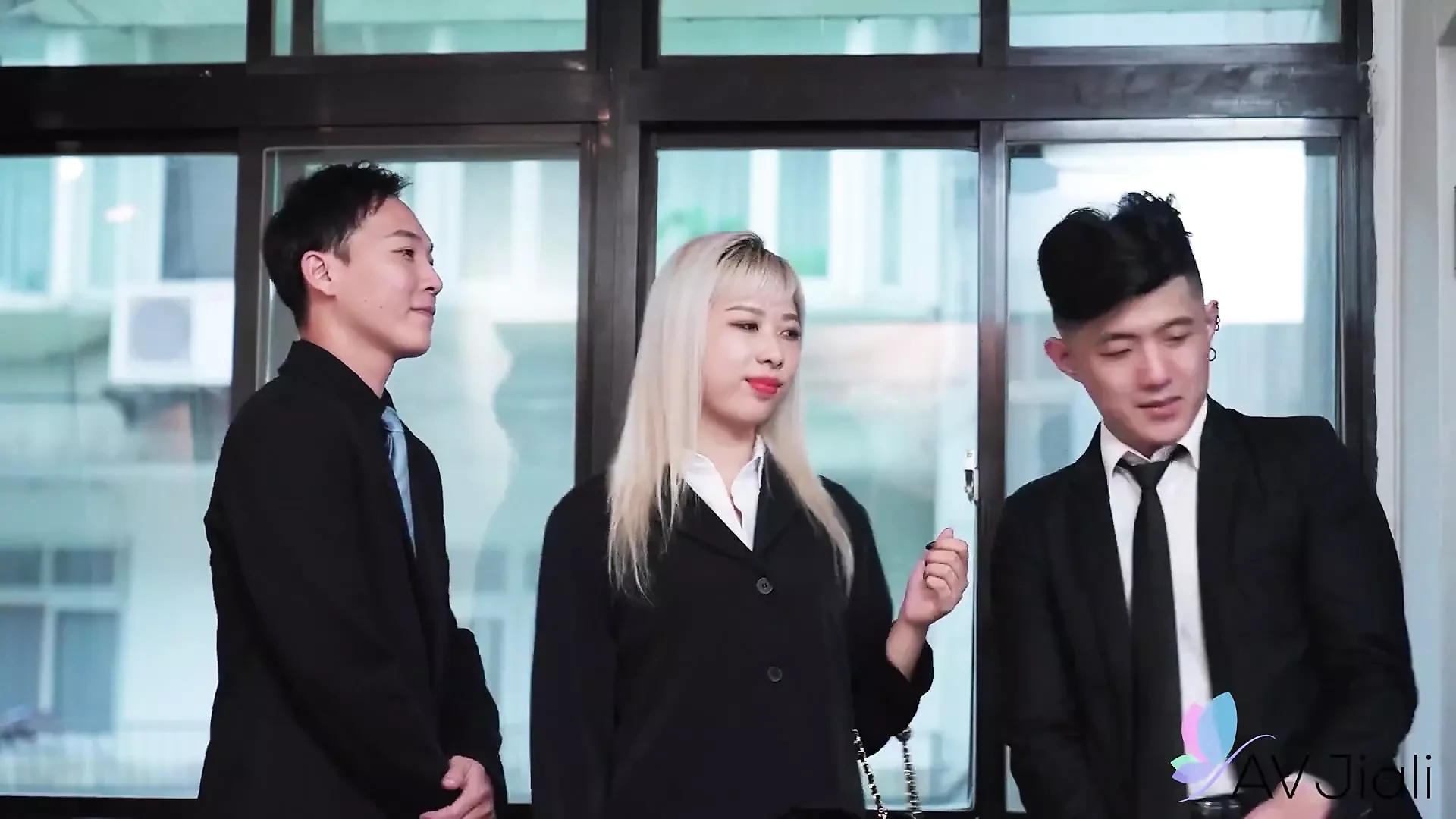 Dominant Boss Lady, Wang Yixin, Takes Advantage of Male Office Worker
