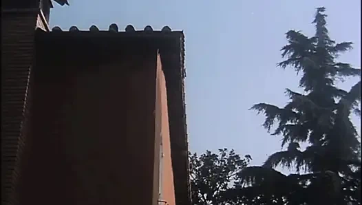 Kanepede Sikilmek Için Kıllı Bir Amcık