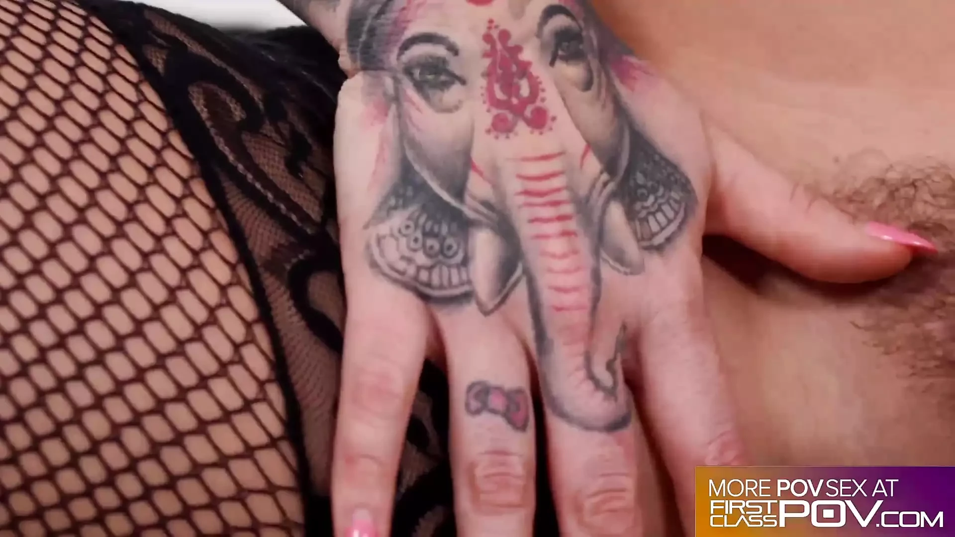 Monique Alexander n’arrête pas de gémir après le sexe hardcore